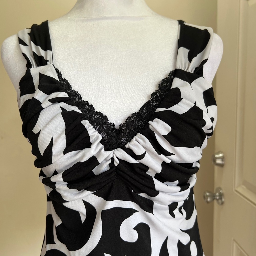 White House Black Market Black White Scroll Print Lace Trim Ruched Top M y2k‎ - Picture 3 of 8